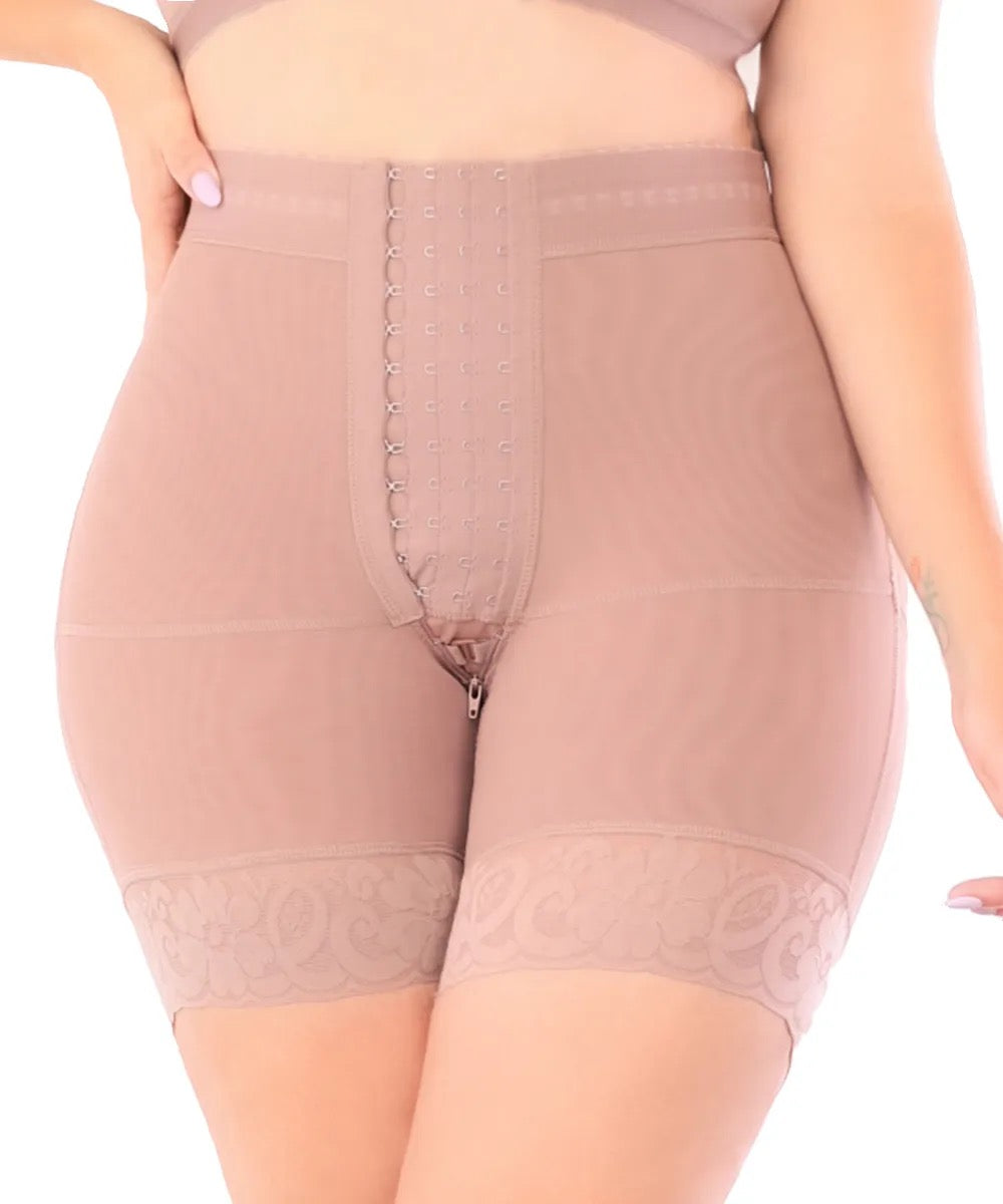 482 - Shorts with 4 Leveled Hooks